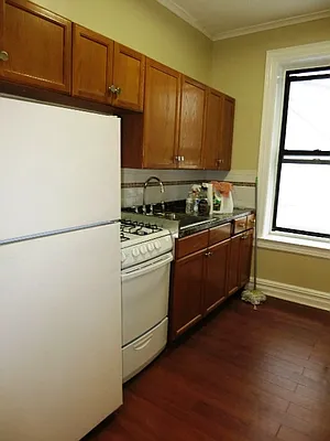 Rented by Velsor Realty | media 8