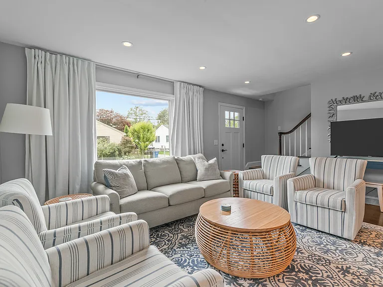 18 Sylvan Ter — Photo 15