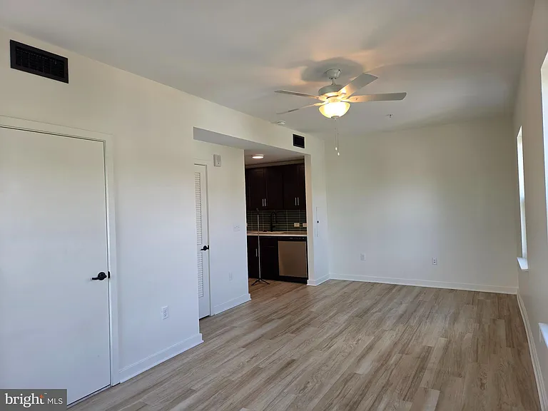 102 Hanover St #302 — Photo 17