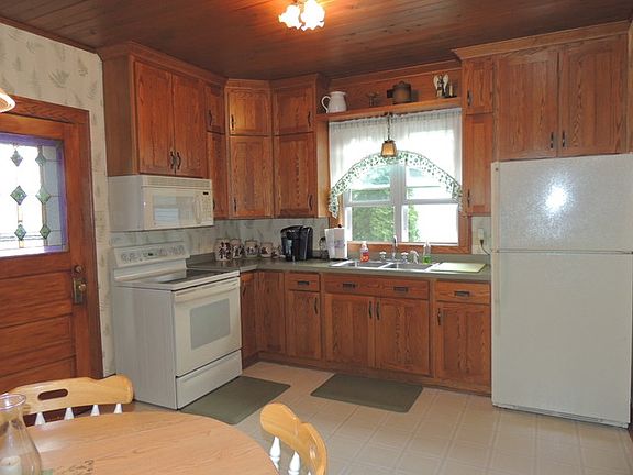 5th image of 611 N Shabbona St