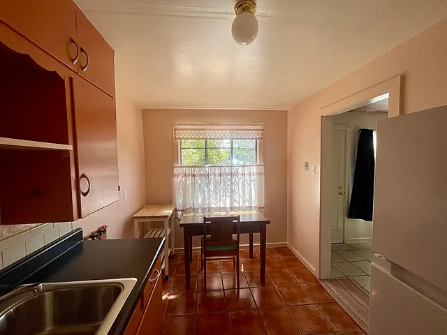 1107 1/2 Los Tomases Dr NW — Photo 6