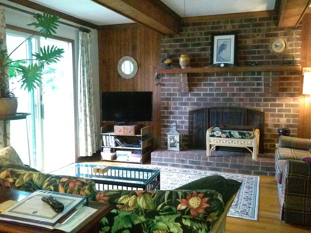 Living room - Shore Dr