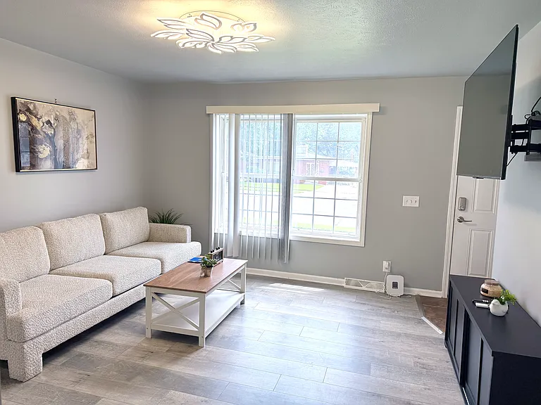 2244 W Taft St — Photo 5