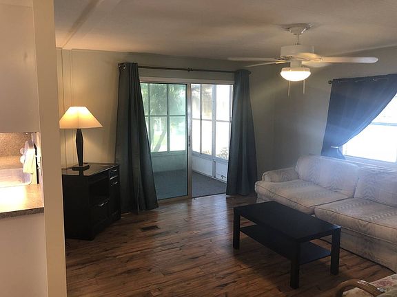 4th image of 16629 Camelia Dr