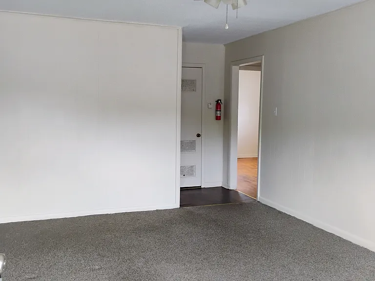 112 Latona Ln — Photo 2