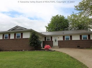 132 Rogers Cir, Hurricane, WV 25526
