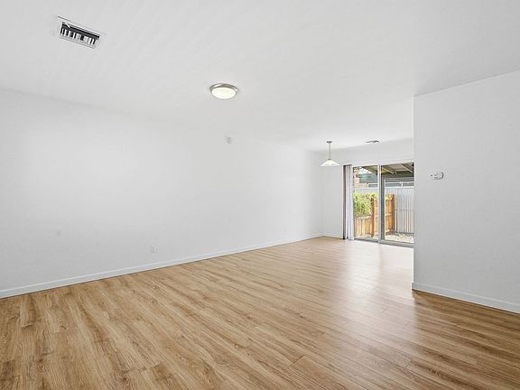 3rd image of 816 E 10th St #9a130514f