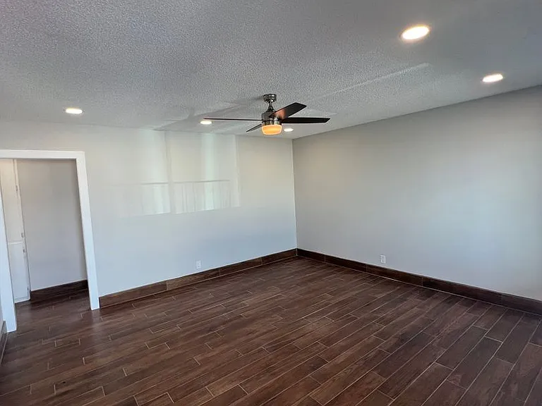 947 N Wilmington Blvd — Photo 4