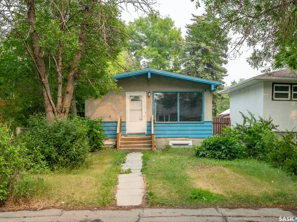 717 Montague Street, Regina, SK S4T 3H1
