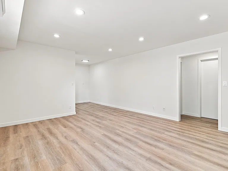 212 S Jackson St #3 — Photo 9