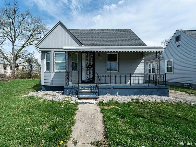 4049 Williams St — Photo 1