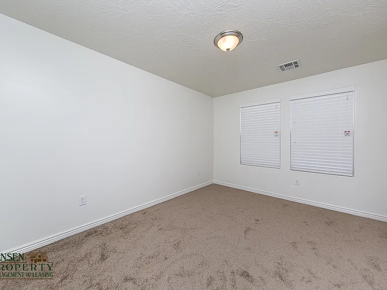 3252 E Tanoak Dr — Photo 18