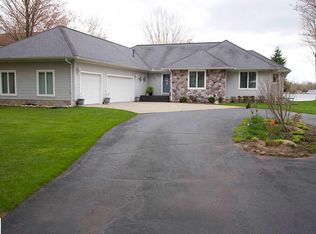 10451 E Royal Rd, Stanwood, MI 49346