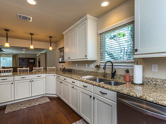 5th image of 1307 Doonesbury Dr