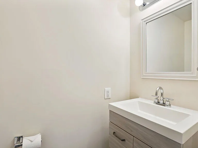 43840 Laburnum Sq — Photo 9