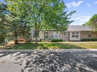 41222 Bermuda Dr, Sterling Heights, MI 48314