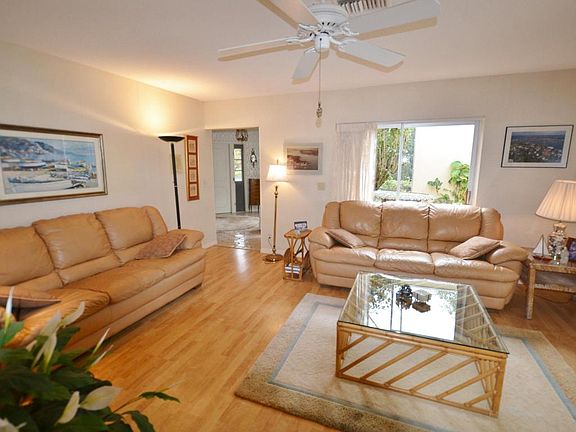 4th image of 4937 S Lake Dr
