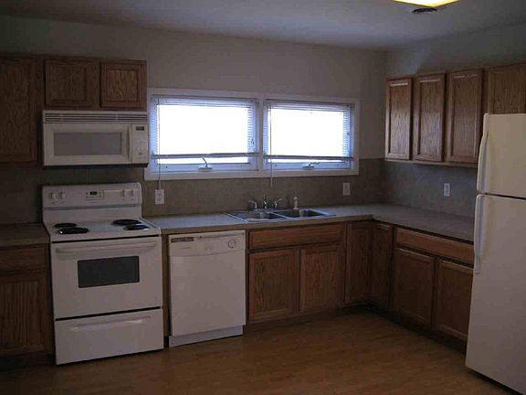 4th image of 18 Dix Ave