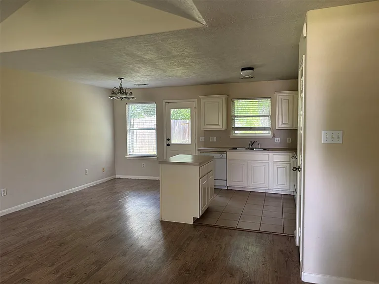 4818 Comal River Loop — Photo 8