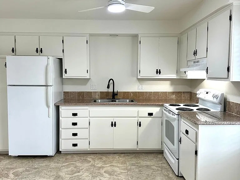 393 Magnolia Ave — Photo 9