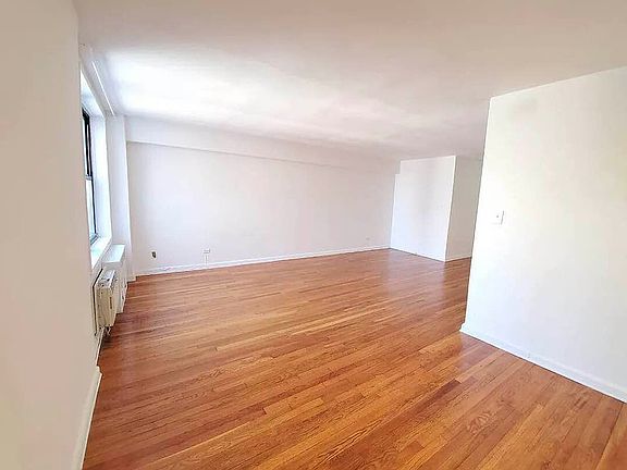 2nd image of 315 Ocean Pkwy #32