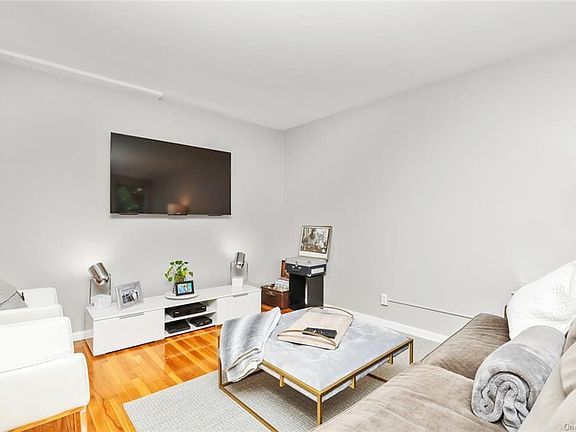 5th image of 245 Parkview Ave APT 3C