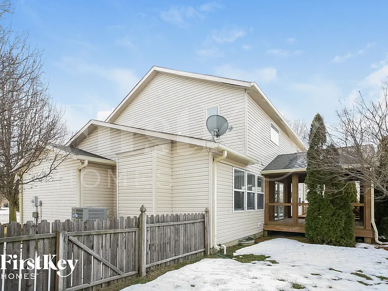 902 Hearthside Ct — Photo 15