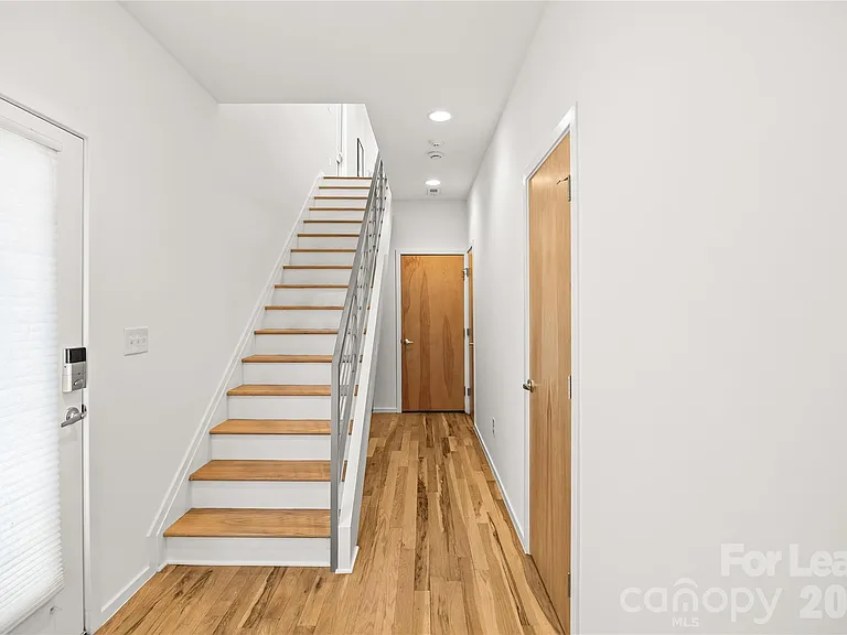 918 Greenleaf Ave — Photo 6