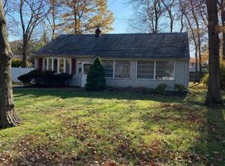 16 Demarest Rd, Livingston, NJ 07039