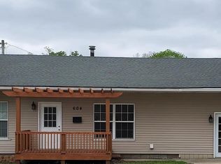 604 E Livingston St, Monticello, IL 61856