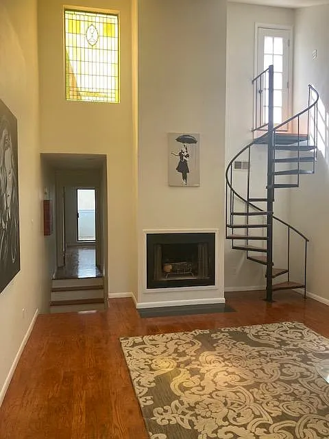 1 bed, 1250 sqft, $1,700 — Photo 1