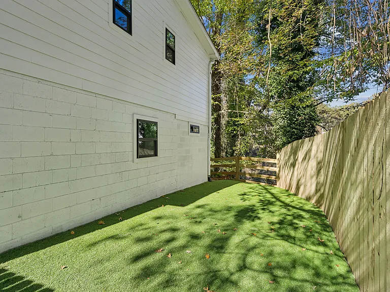 1917 Thompson Ave — Photo 21