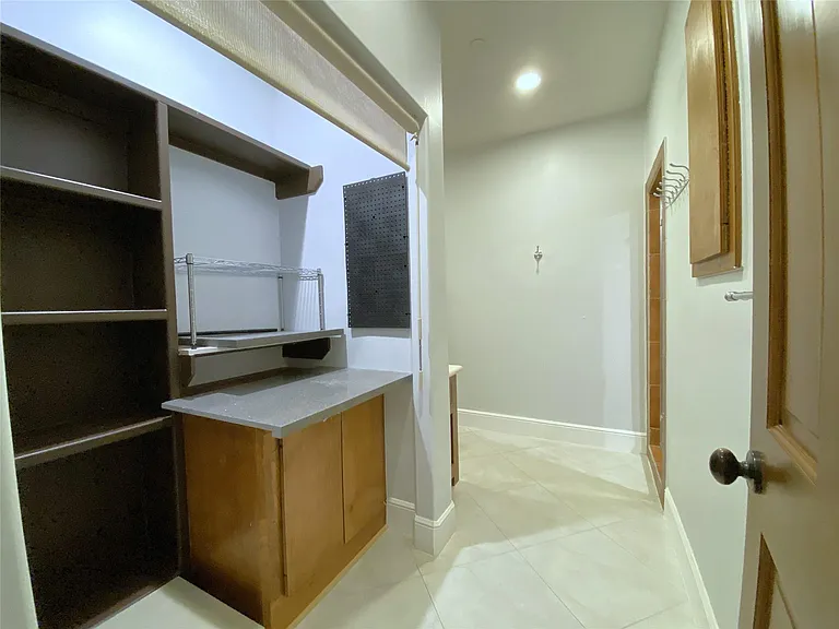 1012 Crocker St — Photo 11