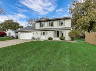 414 Winterwood Dr, Roselle, IL 60172