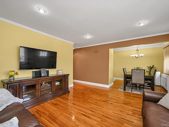 4th image of 126 Roeckel Avenue