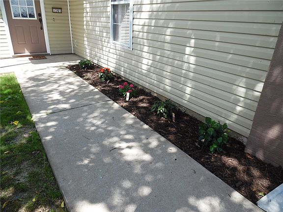 3rd image of 1261 W Bishop Dr