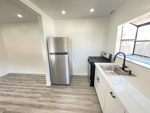 4th image of 4254 La Salle Ave