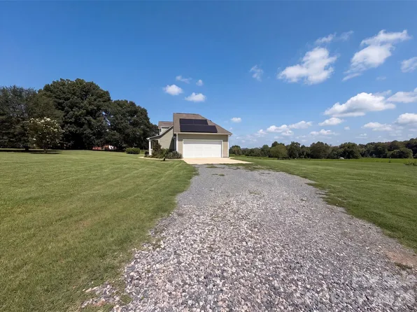 749 Williamsburg Estate Rd, Clover, SC 29710