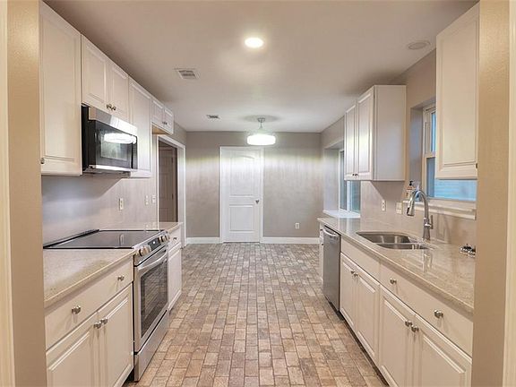 3rd image of 416 Arrowwood Dr
