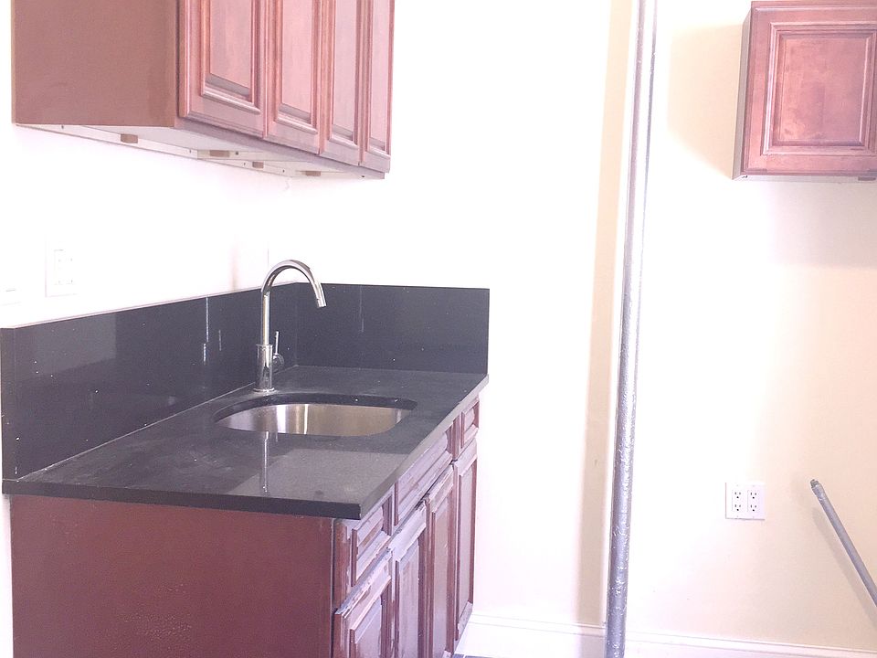 1st image of 260 Parkside Ave APT D3w