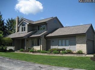 13 Deerfield Ln, Beachwood, OH