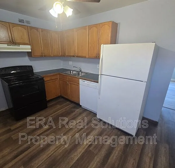 2460 Hiawatha St — Photo 3