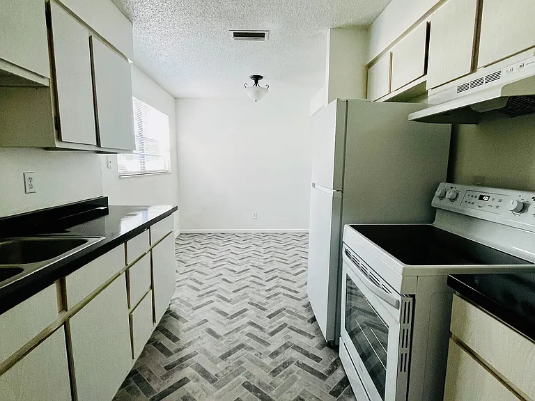 450 Tomoka Ave #114A — Photo 2