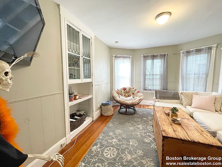 9 Taft St #1 — Photo 4
