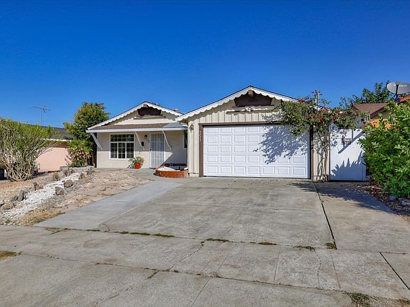 3rd image of 3277 Mount Vista Dr