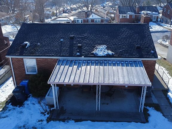 2nd image of 575 Somerville Dr