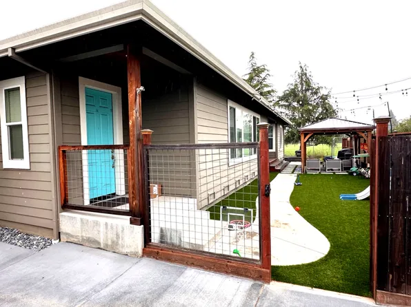 1316 New York Dr, Santa Rosa, CA 95401