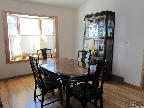 4th image of 900 E Justin Dr