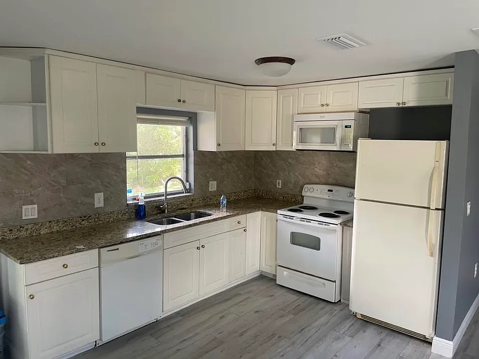 893 Iris Dr #1
