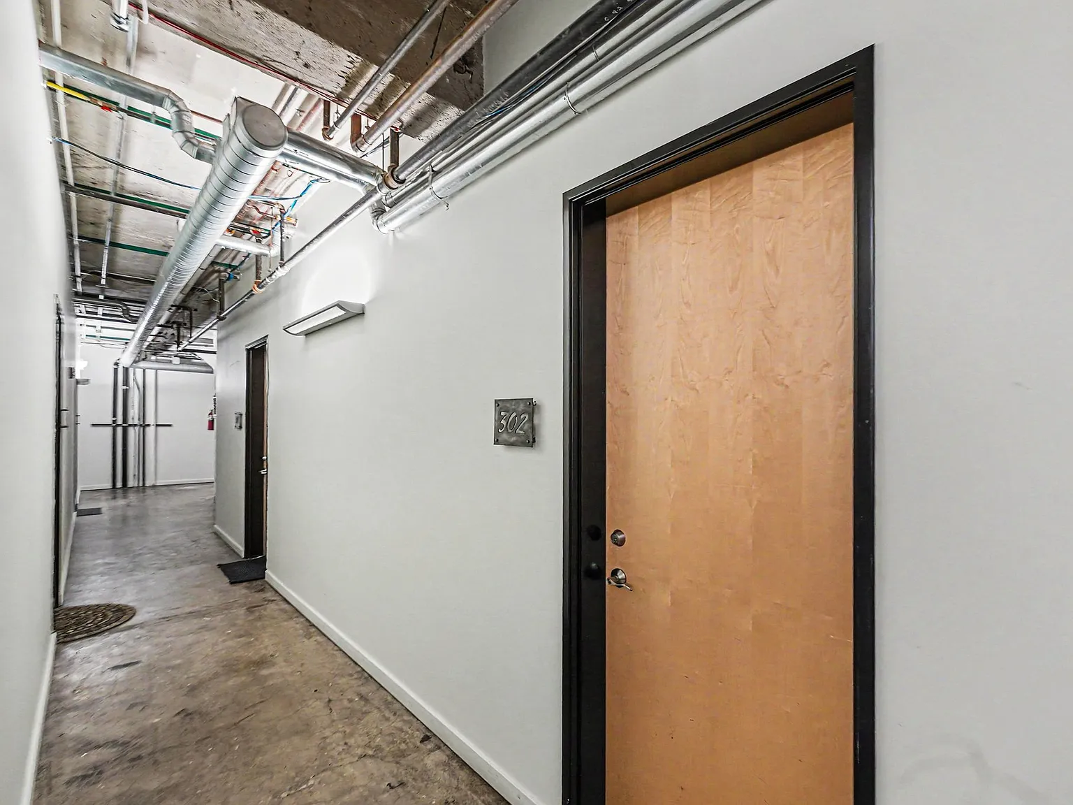 1 bed, 911 sqft, $1,950 — Photo 4
